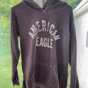 Lightly worn American eagle size medium hoodie maroon